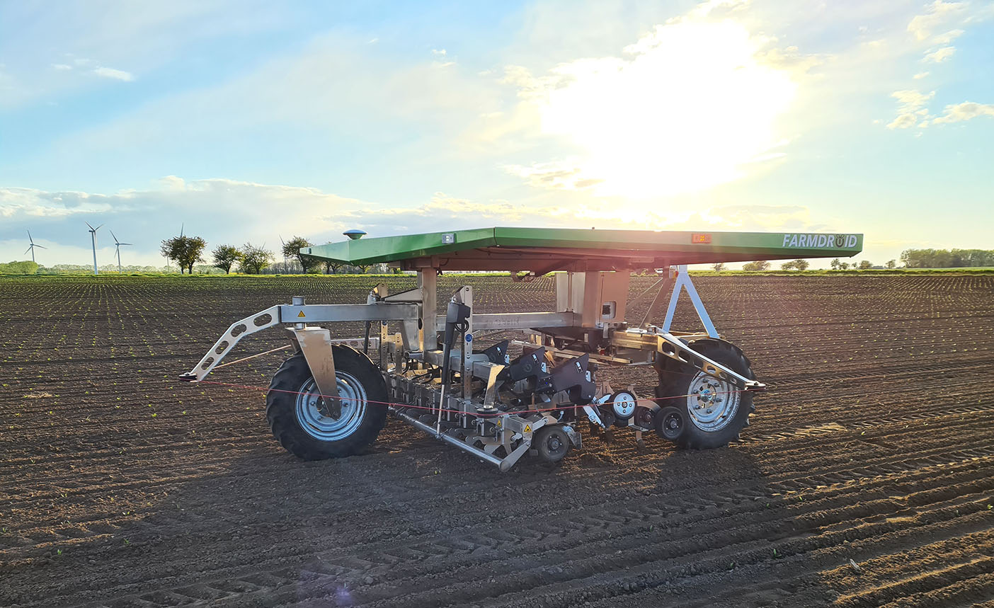 06.Farmdroid suggests that its robots could work unsupervised for the season with the aid of a geofence, offering a viable alternative to spraying for non-organic sugar beet